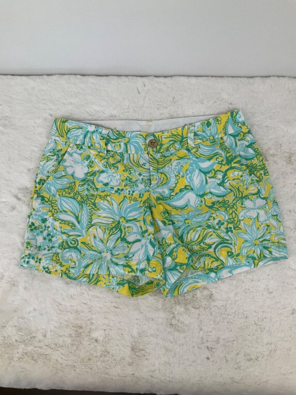 Lilly Pulitzer Callahan Short ~ size 4 Dandelion Yellow 5" inseam - Picture 2 of 9